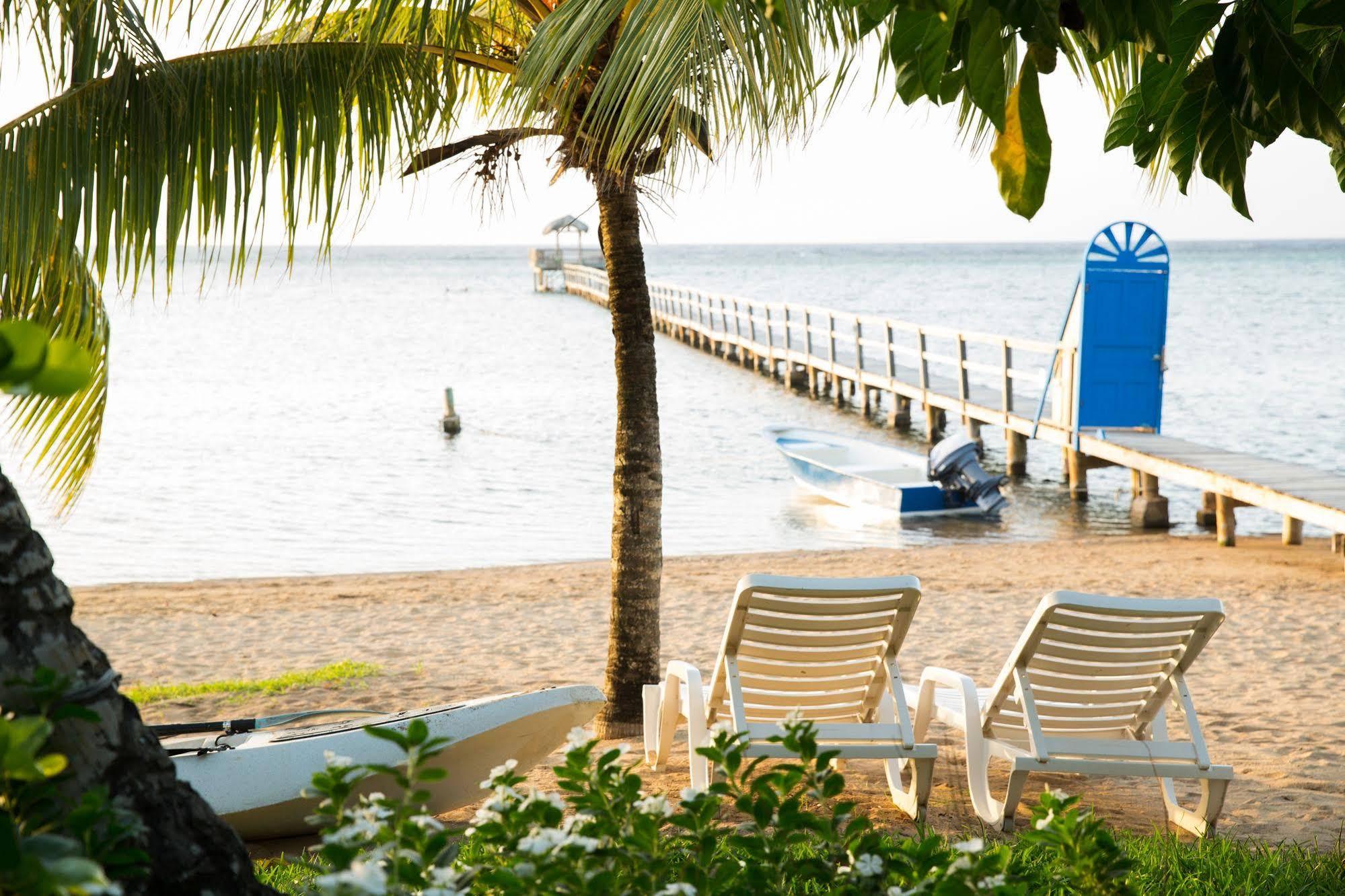 Puerta Azul Hotel Sandy Bay Eksteriør billede