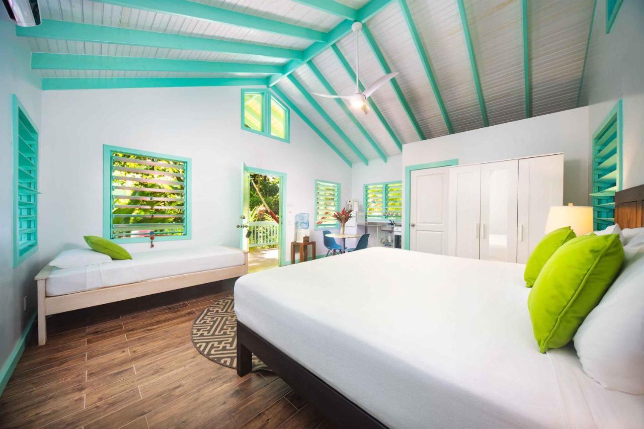 Puerta Azul Hotel Sandy Bay Eksteriør billede