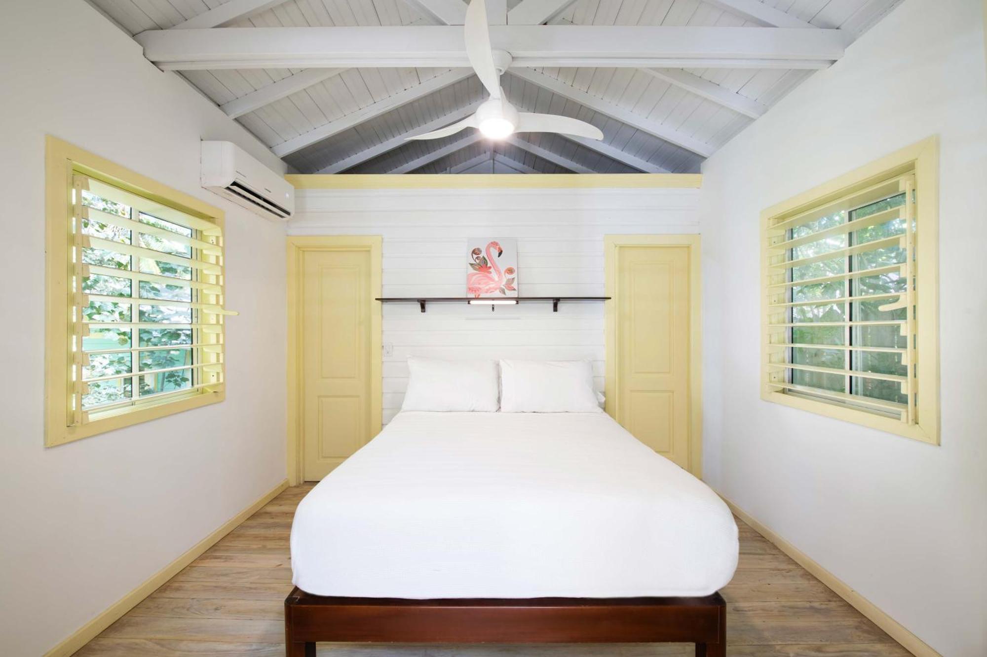 Puerta Azul Hotel Sandy Bay Eksteriør billede