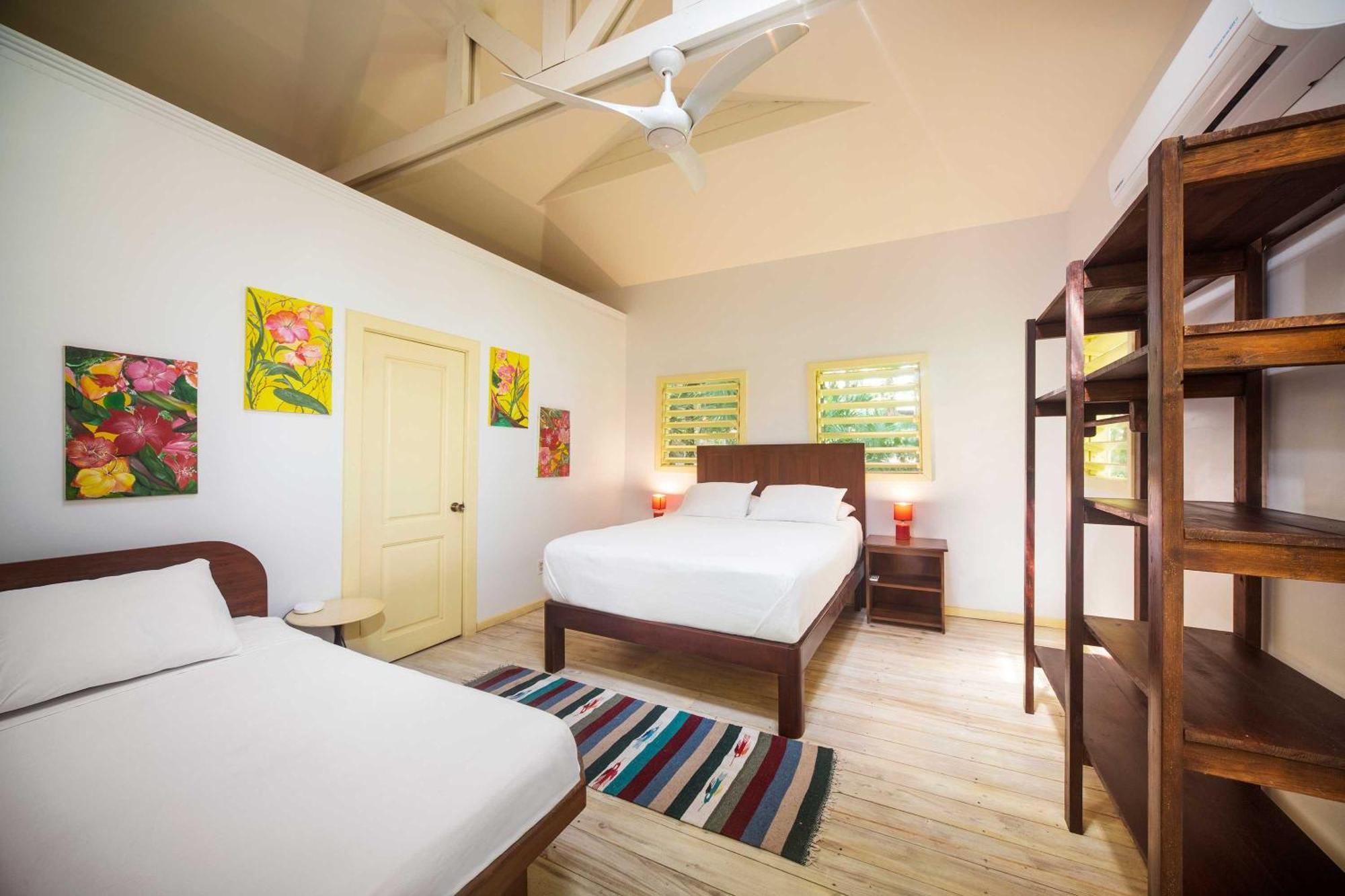 Puerta Azul Hotel Sandy Bay Eksteriør billede