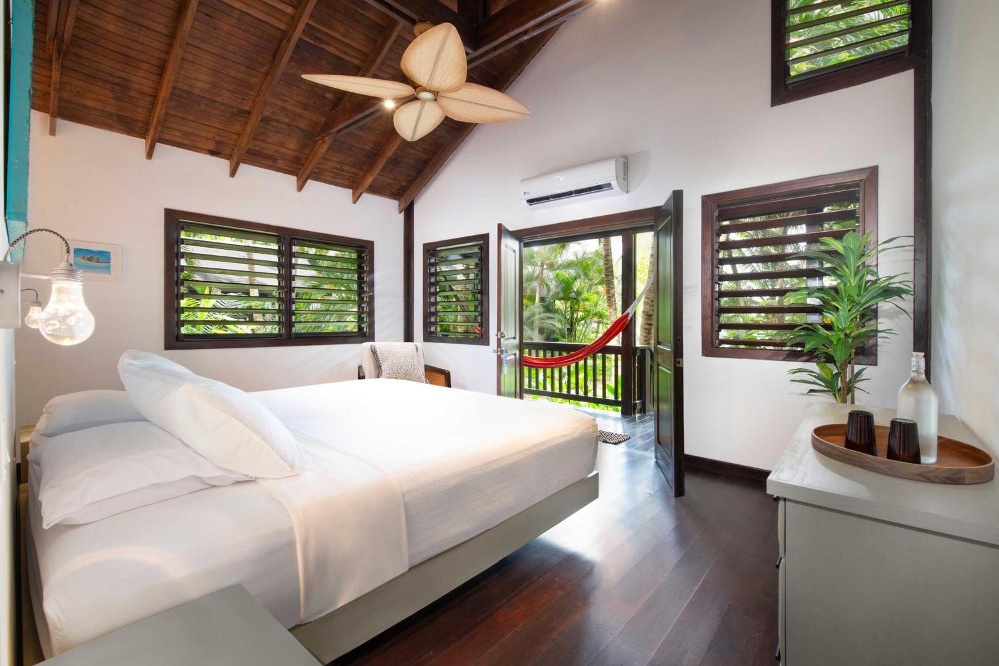 Puerta Azul Hotel Sandy Bay Eksteriør billede